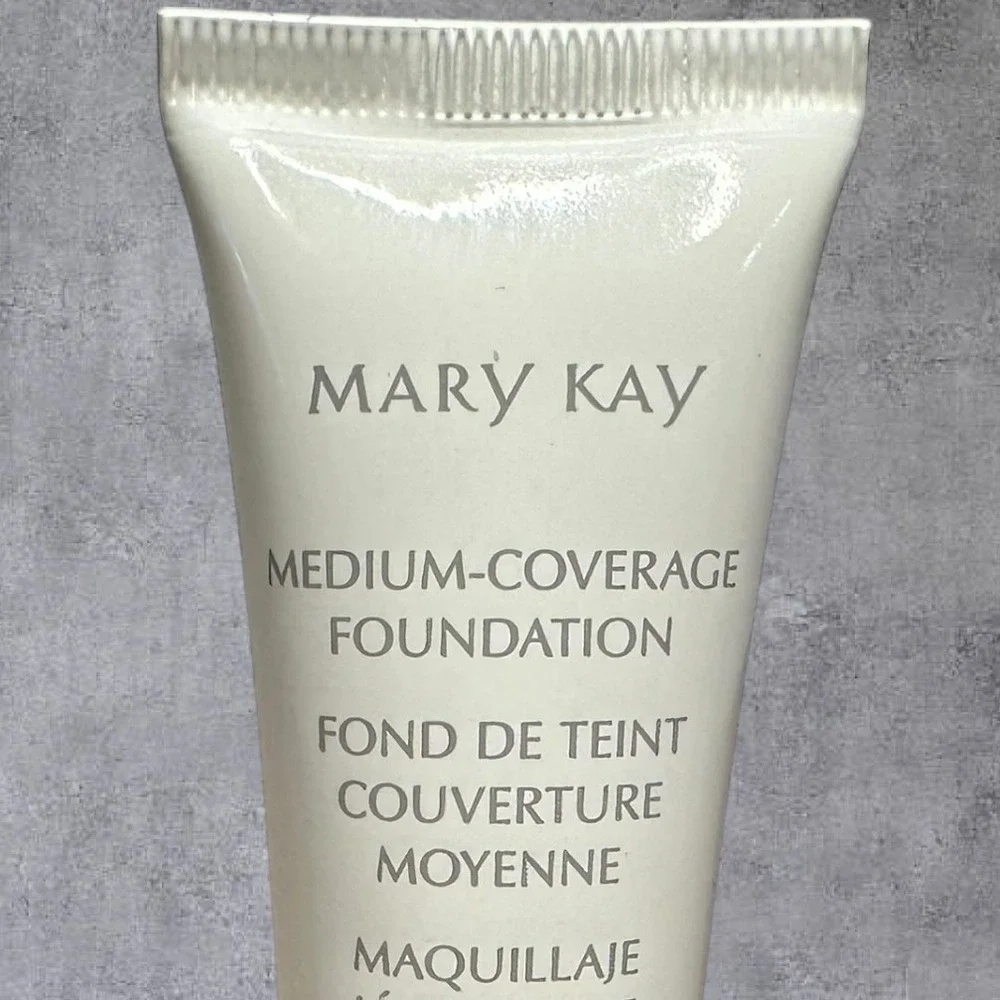 Mary Kay Medium-Coverage Foundation 1oz Ivory 104‎ New Pink Cap Liquid